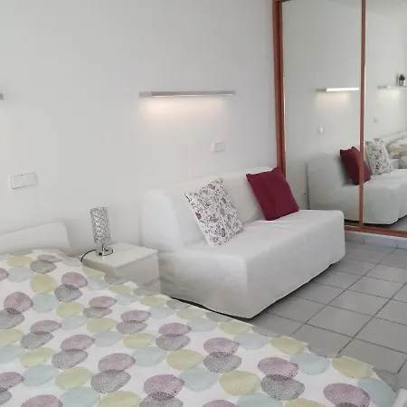 Playa Roca Cosy - Seafront Pool Complex アパート