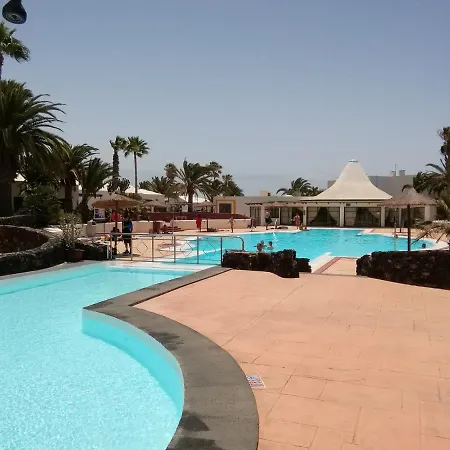Playa Roca Cosy - Seafront Pool Complex アパート